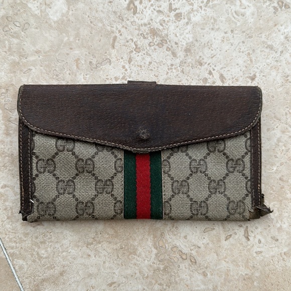 Gucci Long Wallet horrible condition, could be used for parts, or actual wallet - Picture 4 of 13